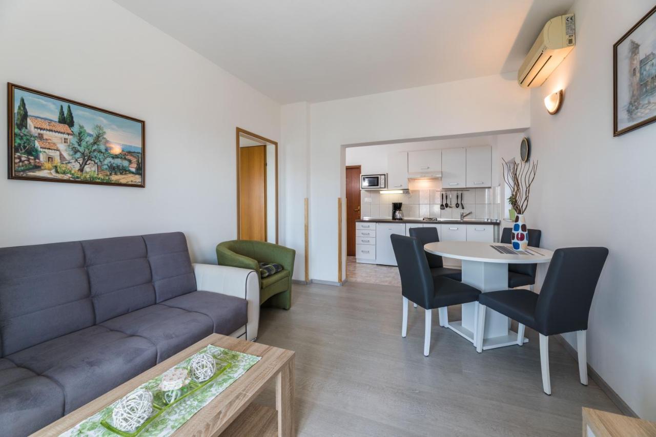 Apartments Mikanovic Crikvenica Extérieur photo