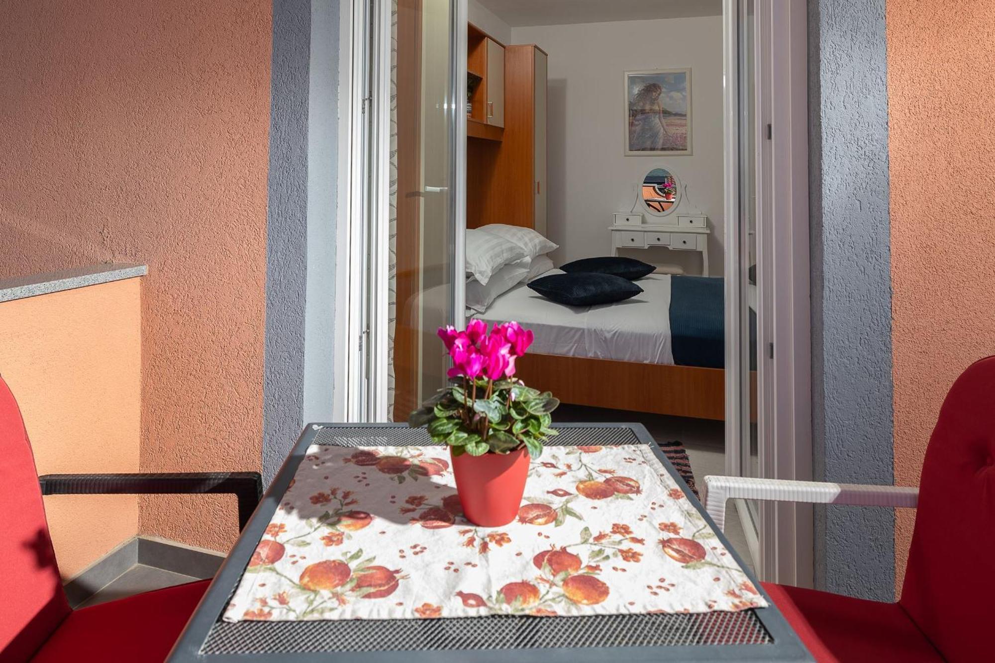 Apartments Mikanovic Crikvenica Extérieur photo