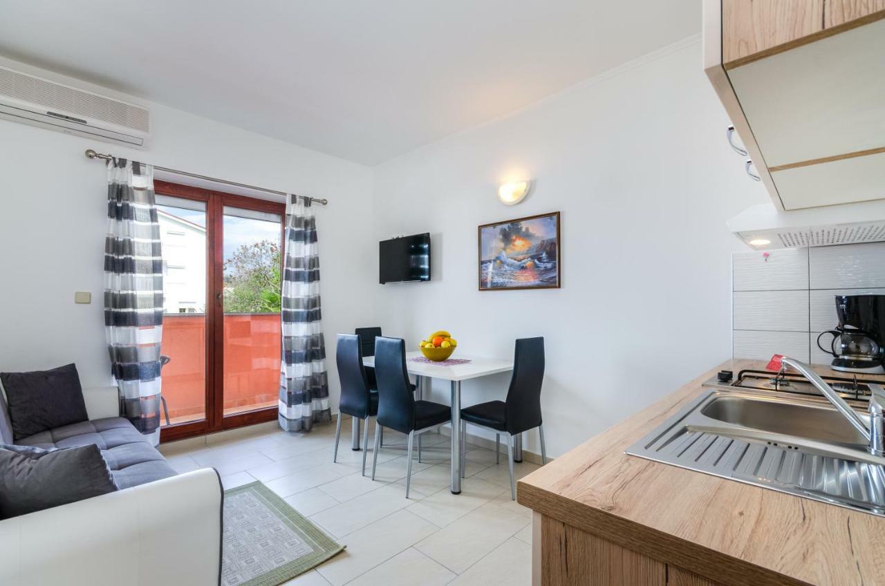 Apartments Mikanovic Crikvenica Extérieur photo